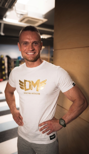1783925031523(1) T-SHIRT DRUŻYNA MISTRZÓW CLASSIC WHITE PRZEDSPRZEDAŻ